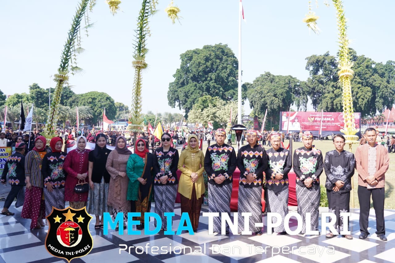 Dandim 0808/Blitar Hadiri Peringatan Hari Lahir Pancasila 2026, Kirab Gunungan Lima Dan Genduri Pancasila Perkuat Semangat Persatuan