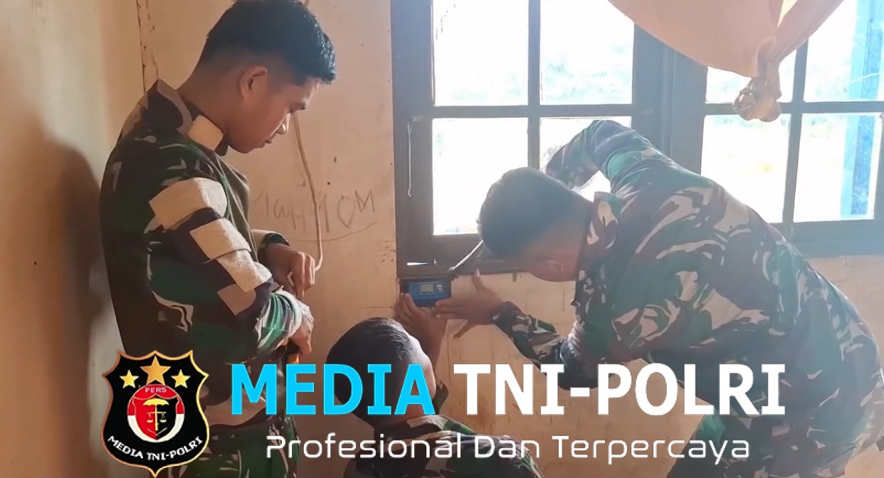 Pos Selal Yonif 751/VJS Pasang Solar Panel dan Aki untuk Warga Kampung Beringin