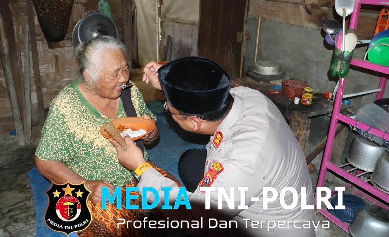 Kapolres Langkat Tunjukkan Kepedulian terhadap Lansia di Secanggang, Humanisme Polri Hadir di Tengah Masyarakat