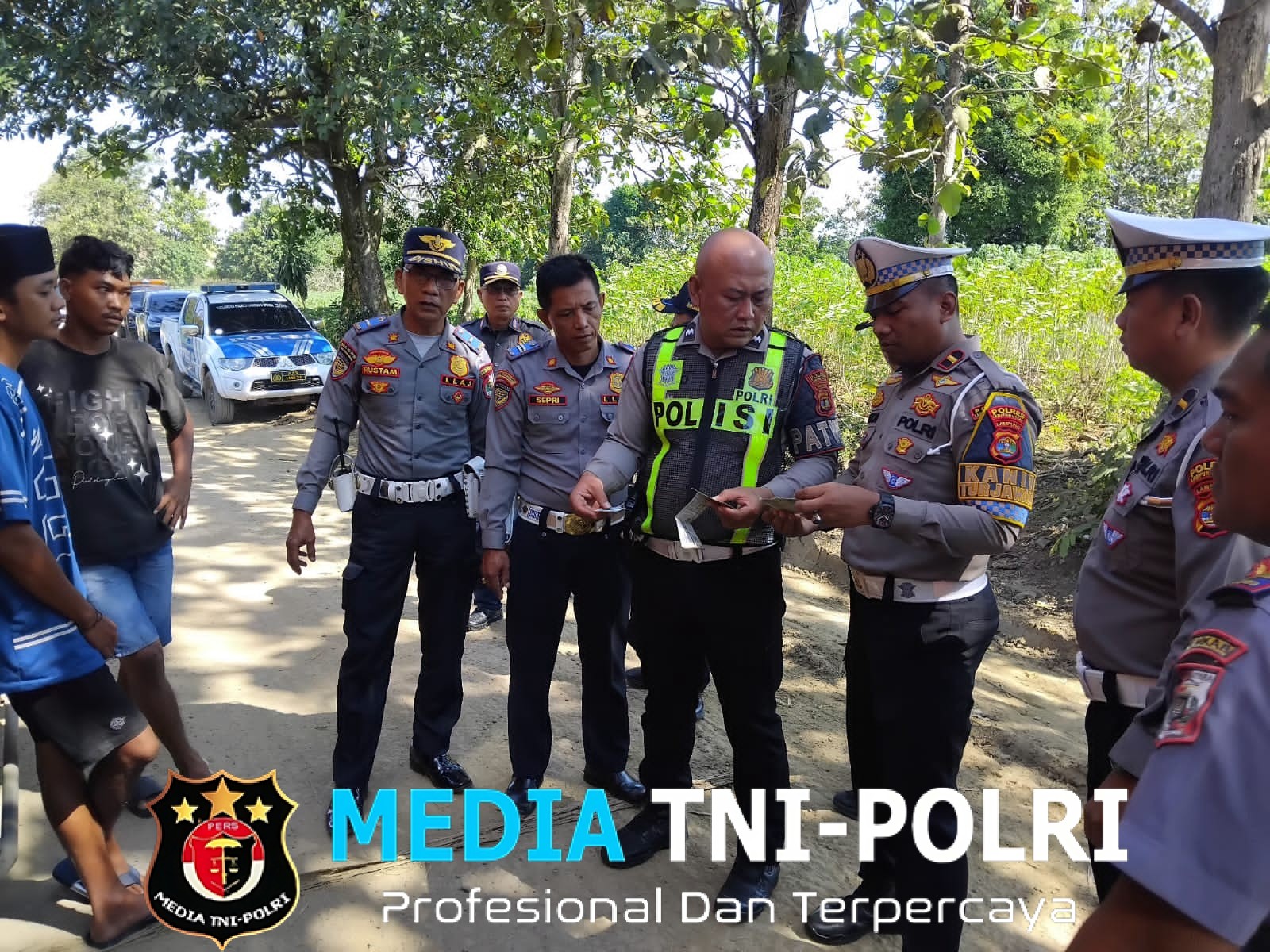 Satlantas Polres Lampung Utara dan Dishub Tegur Kendaraan Penyebab Kerusakan Jalan di Kali Cinta