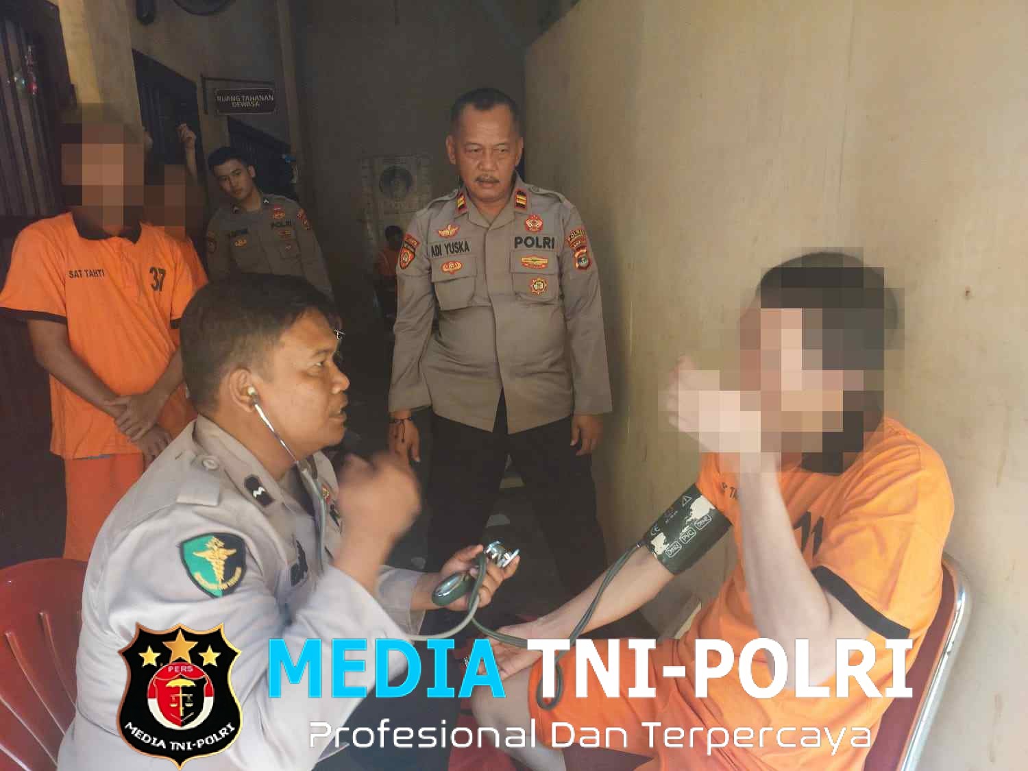 Pastikan Kesehatan Tahanan Terjaga, Sie Dokkes Polres Polres Tulang Bawang Barat Laksanakan Pemeriksaan Rutin