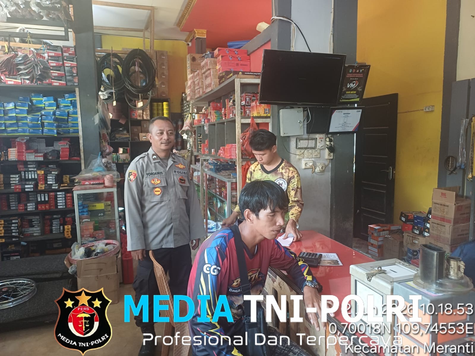 Sambangi Warga Saat Patroli, Polisi Ajak Masyarakat Waspada Intimidasi Debt Collector