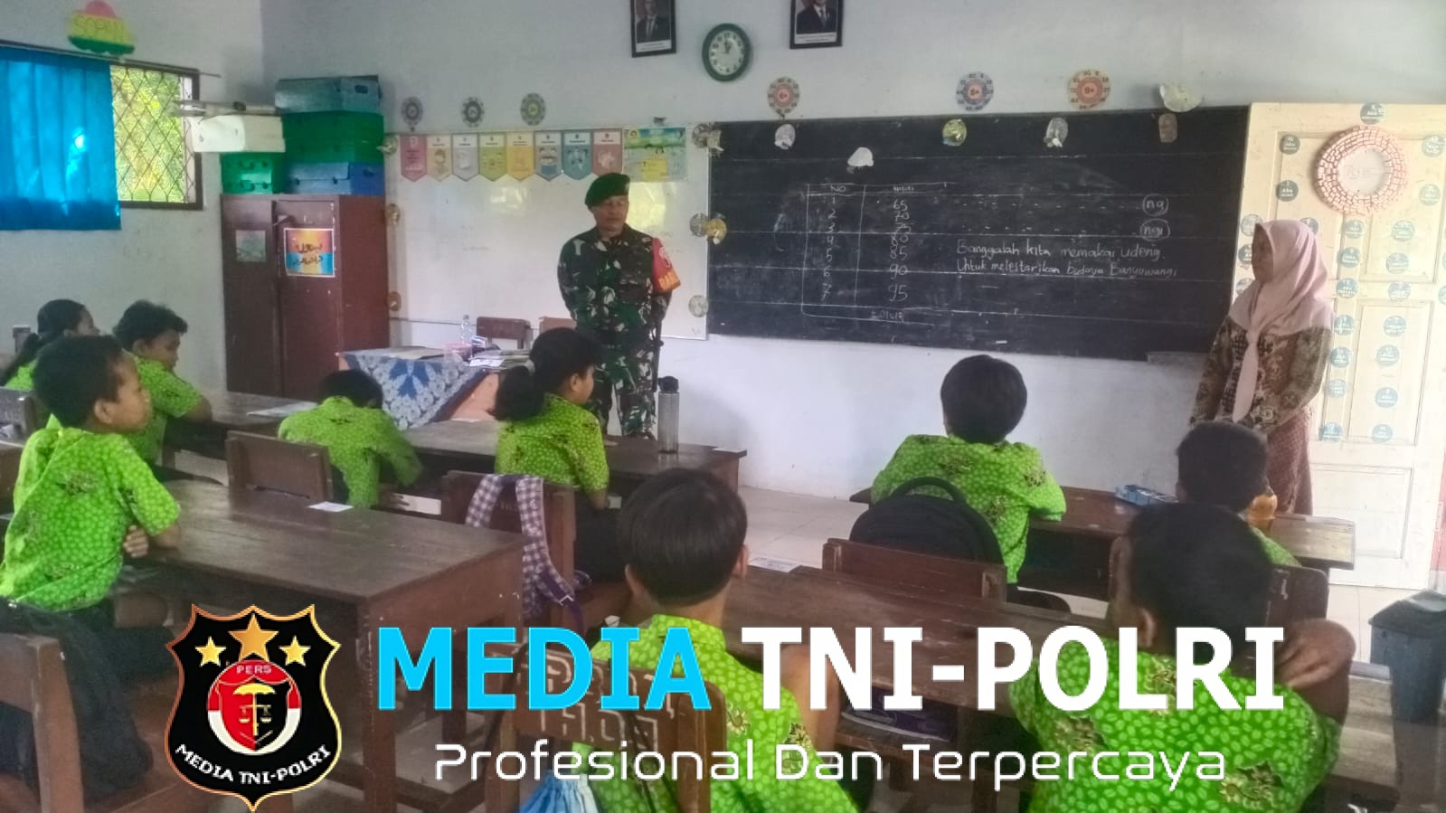 Tanamkan Kedisiplinan Sejak Dini, Babinsa Jambewangi Latih Siswa Sekolah Dasar
