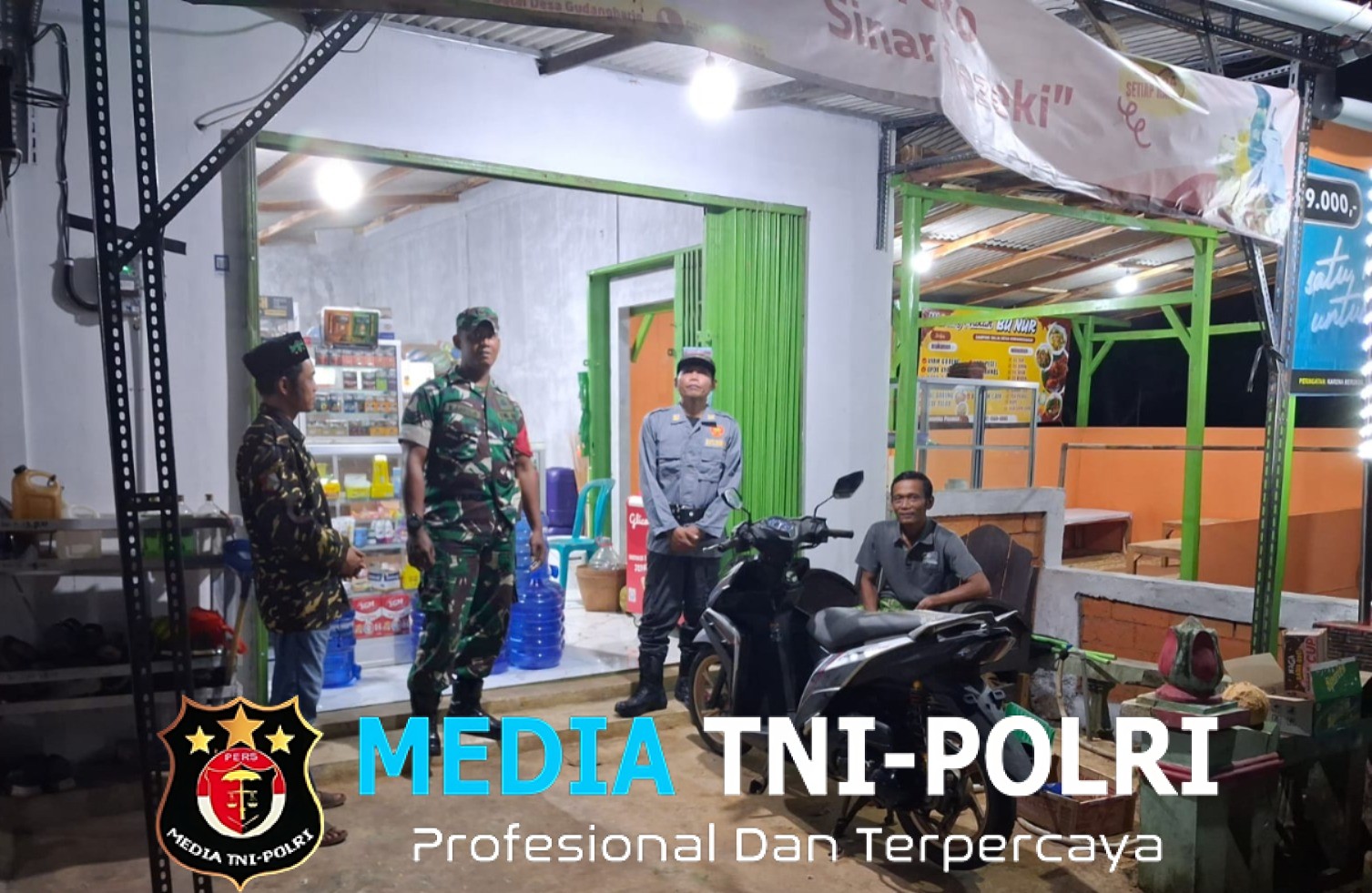 Patroli Malam Cipta Kondisi, Koramil 25/Paranggupito Bersama Linmas Pastikan Keamanan Wilayah Tetap Kondusif