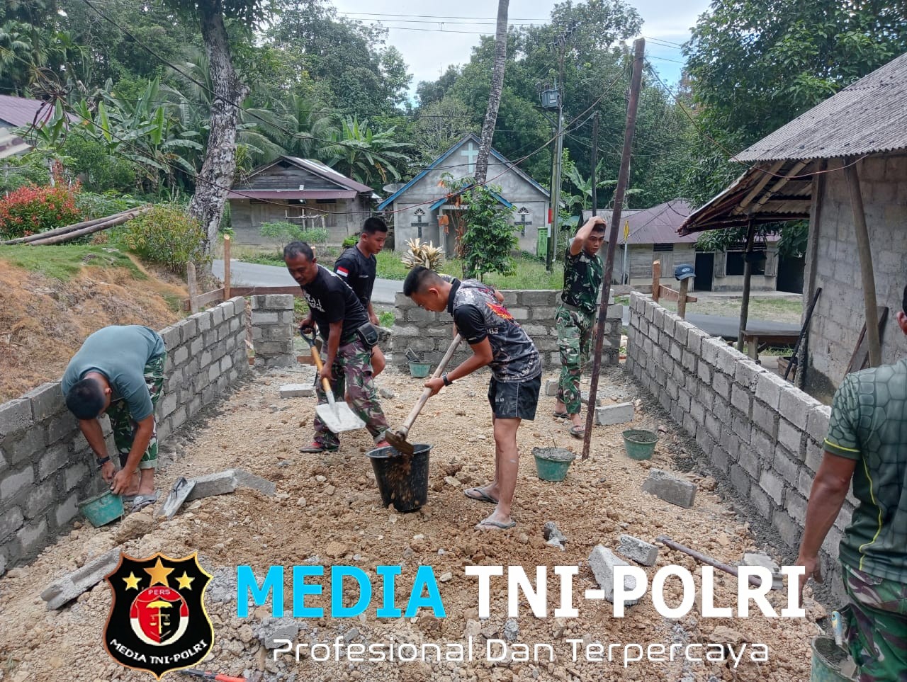 Bantuan Presiden Prabowo Mulai Dirasakan, Rumah Naofaondu Fau di Nias Selatan Direhab Lewat Karya Bakti TNI