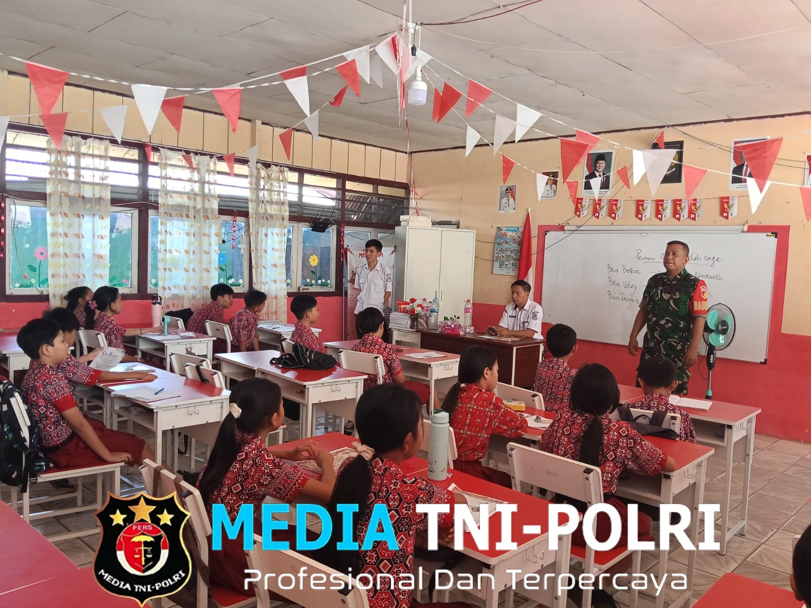 Tanamkan Nilai Patriotisme Sejak Dini, Babinsa Jajaran Kodim 1310/Bitung Optimalkan Implementasi Buku Pedoman Pembinaan Kesadaran Bela Negara (PKBN) di Lingkungan Sekolah