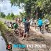 Wujud Nyata Kemanunggalan TNI-Rakyat, Babinsa Candirejo Gotong Royong Bersihkan Jalan Desa