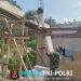 Singsingkan Lengan Baju, Babinsa Bantu Warga Bangun Rumah