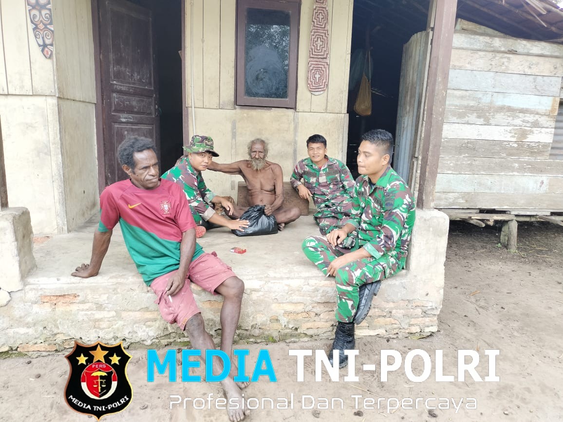 Satgas Yonif 123/Rajawali Pererat Silaturahmi dengan Warga Melalui Komsos di Kampung Wonggi