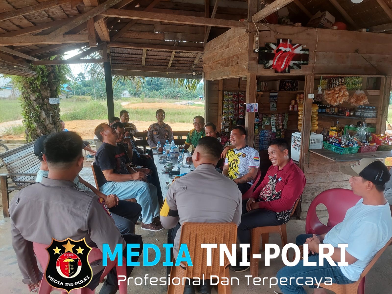 Kapolsek Mempawah Hulu Perkuat Sinergitas Melalui Silaturahmi Bersama Forkopimcam, Tokoh Adat dan Tokoh Masyarakat Kecamatan Sompak