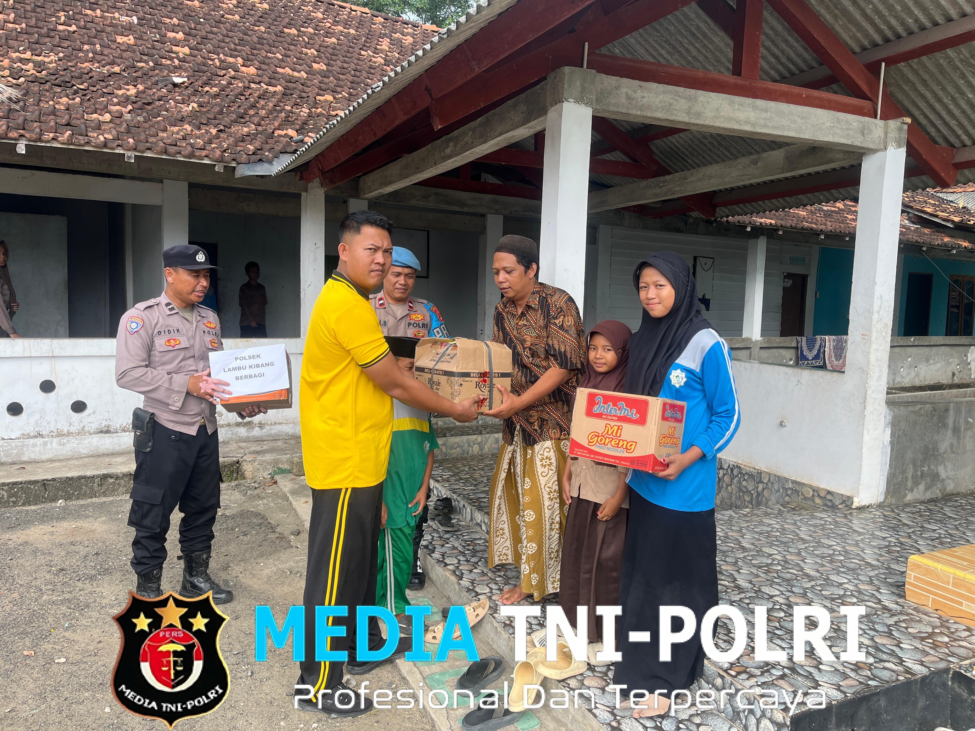 Jumat Berkah, Polsek Lambu Kibang Indahnya Berbagi di Pondok Pesantren darull ulum 3 Wujud Kepedulian Polri kepada Masyarakat