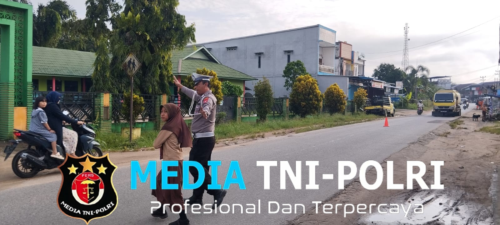 Personel Polsek Mempawah Hulu Aktif Laksanakan Strong Point Pagi di Area Sekolah dan Pusat Keramaian