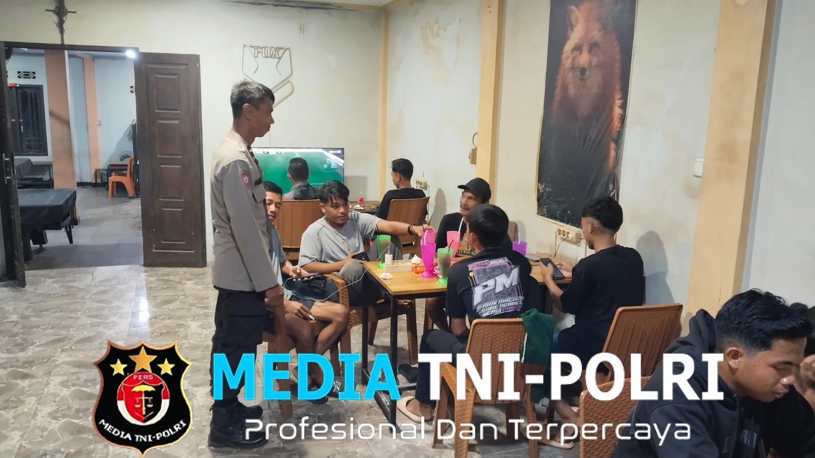 Patroli Malam Humanis, Polisi Sambangi Warga yang Sedang Nongkrong dan Ajak Bersama Jaga Keamanan