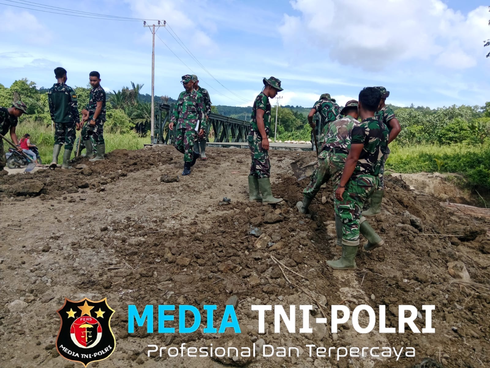 Satgas Karya Bakti TNI Wujudkan Harapan Warga Hilihoru Lewat Jembatan Modular
