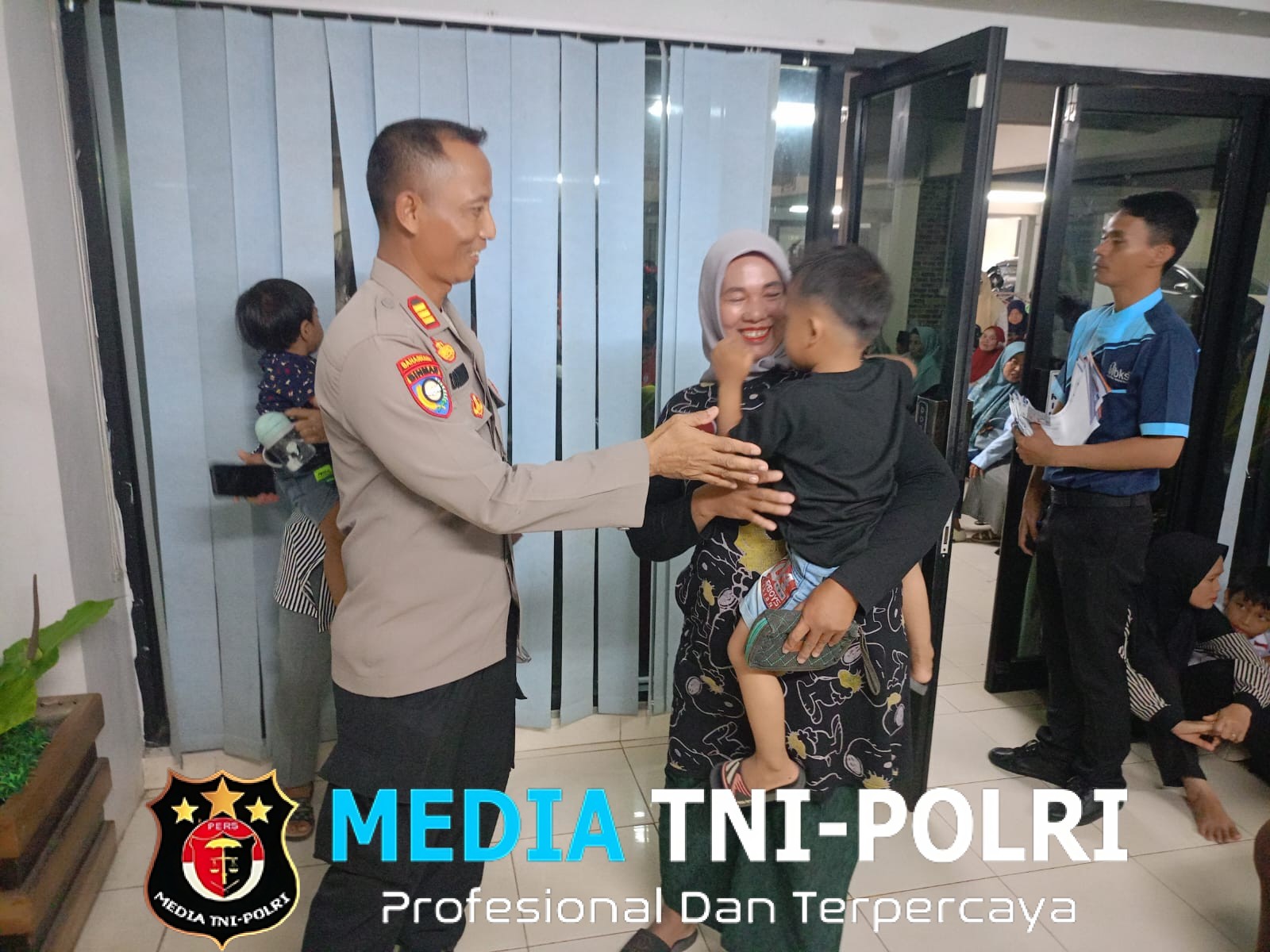 Polisi Penolong, Personel Polres Lampung Utara Temukan Anak Hilang dari Orang Tuanya