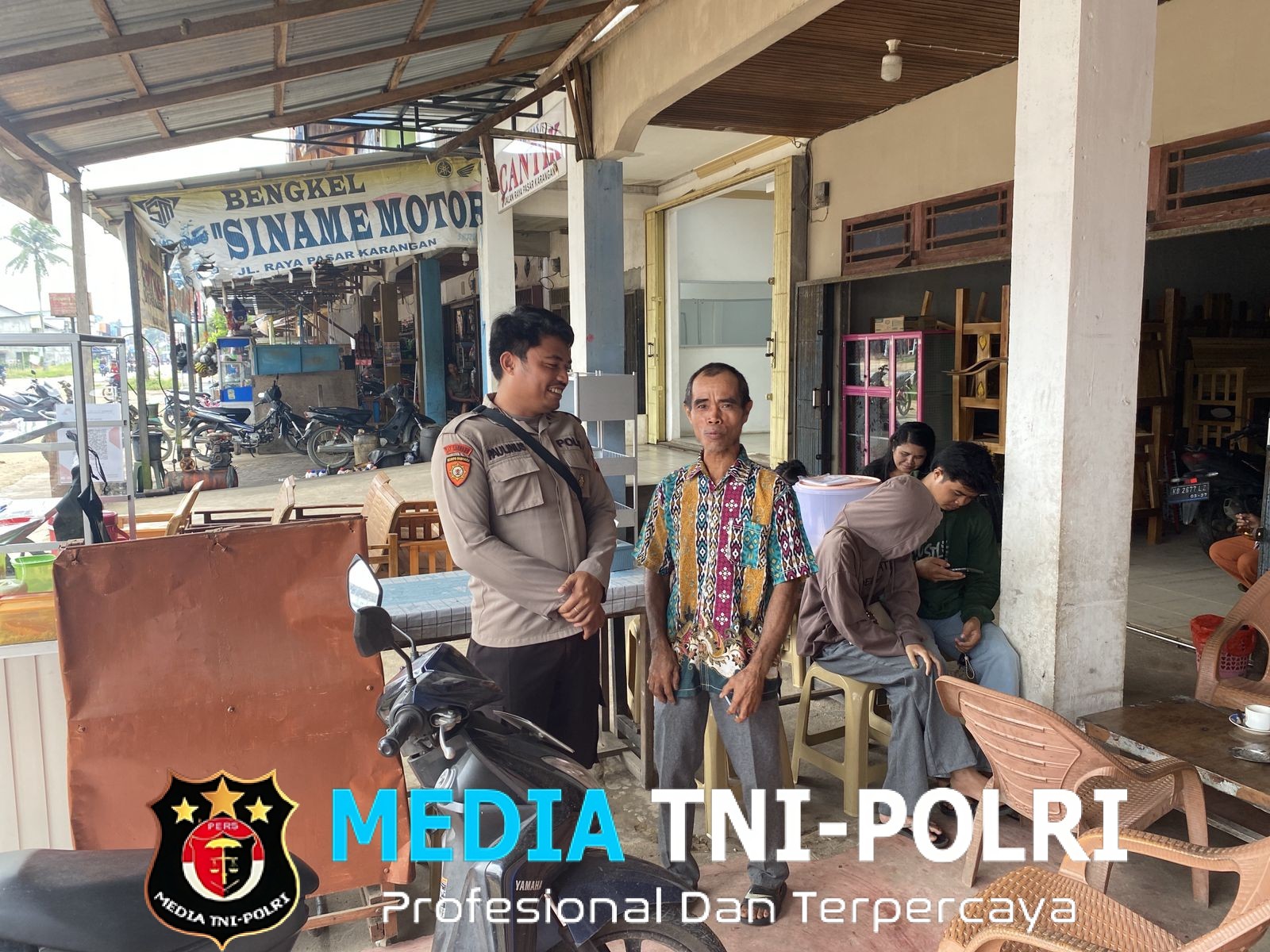 Ngobrol Santai Bersama Warga Binaan, Bhabinkamtibmas Polsek Mempawah Hulu Sampaikan Pesan Kamtibmas