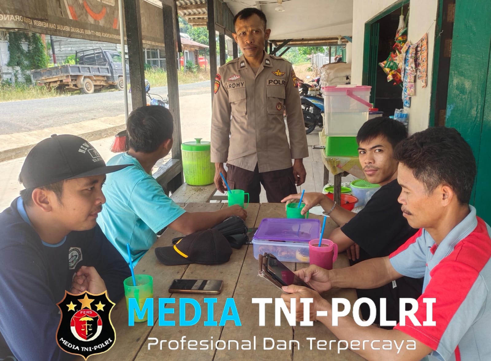 Melalui Patroli Dialogis, Polisi Ingatkan Warga Antisipasi Risiko Musim Hujan