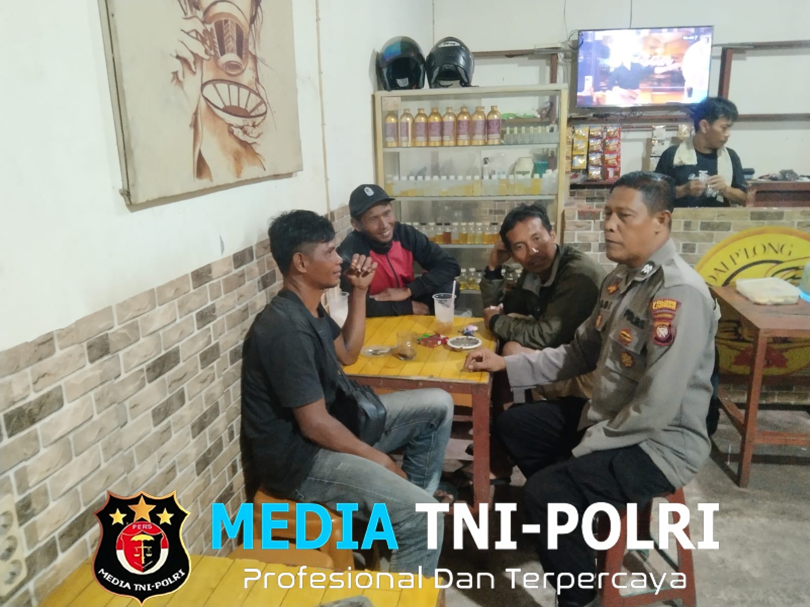 Secangkir Kopi Penguat Kamtibmas, Polisi dan Warga Bersatu Lawan Kejahatan