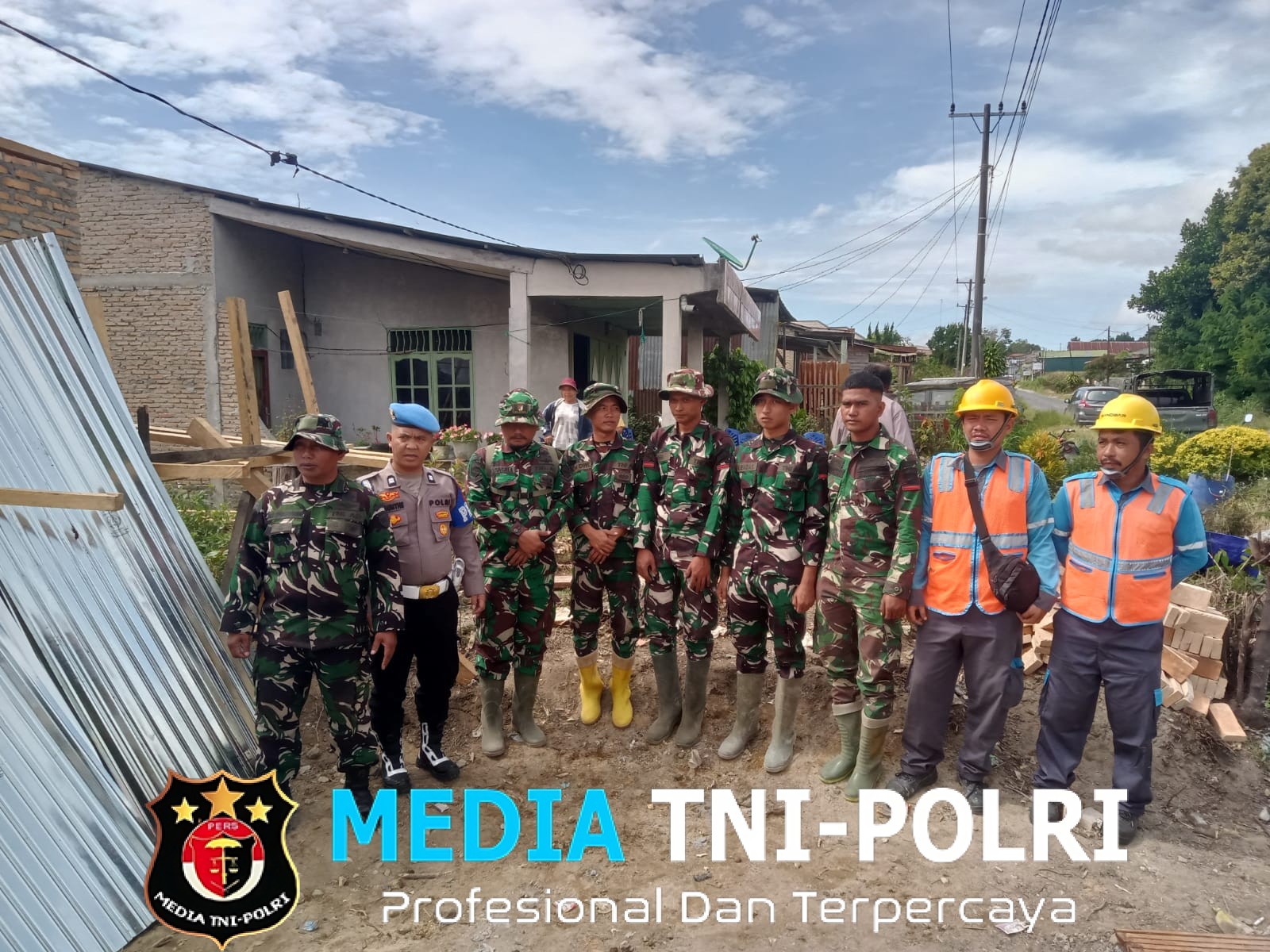 Respon Cepat Peduli Kasih Jajaran Kodim 0206/Dairi Salurkan Bantuan Kemanusiaan Kepada Korban Kebakaran di Parbuluan