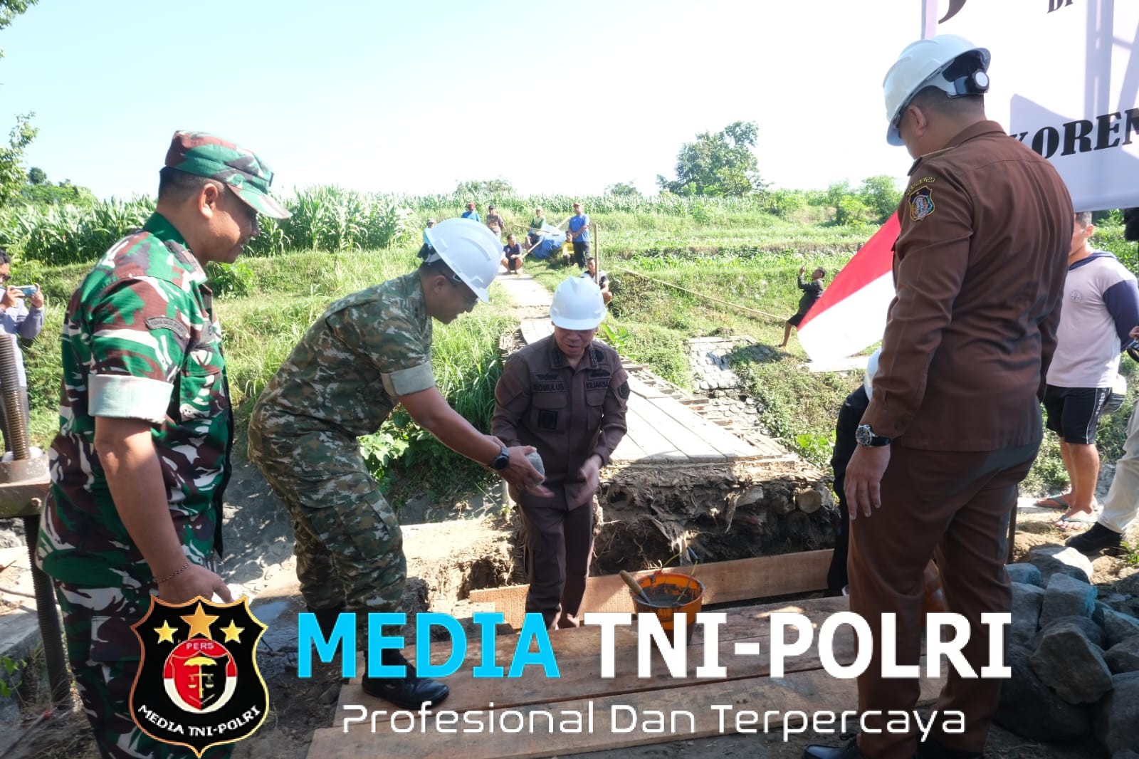 Tingkatkan Konektivitas Warga, Peletakan Batu Pertama Jembatan Beton Garuda Kota Blitar Resmi Dimulai