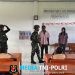 Binter TNI Anak Papua Cerdas Satgas Yonif 521/DY Bagikan Buku Tulis untuk Tingkatkan Minat Belajar Siswa SD di Distrik Kelila