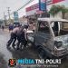 Respon Cepat Personel Pamapta dan Satlantas Polres Lampung Utara Bantu Padamkan Mobil Terbakar di Kotabumi