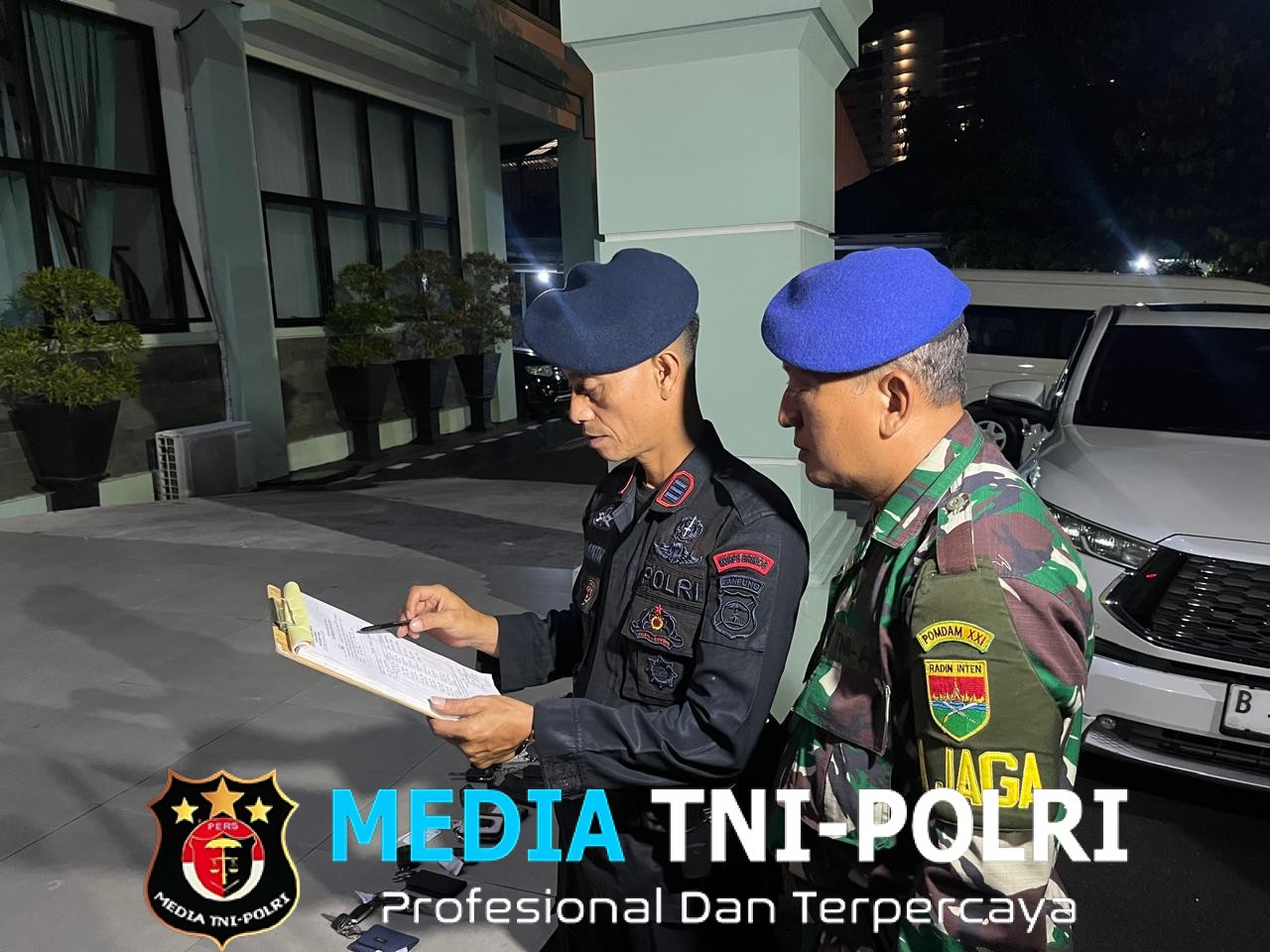 Pastikan Keamanan Kunjungan Presiden, Gegana Brimob Lampung Sterilisasi Rangkaian Kendaraan