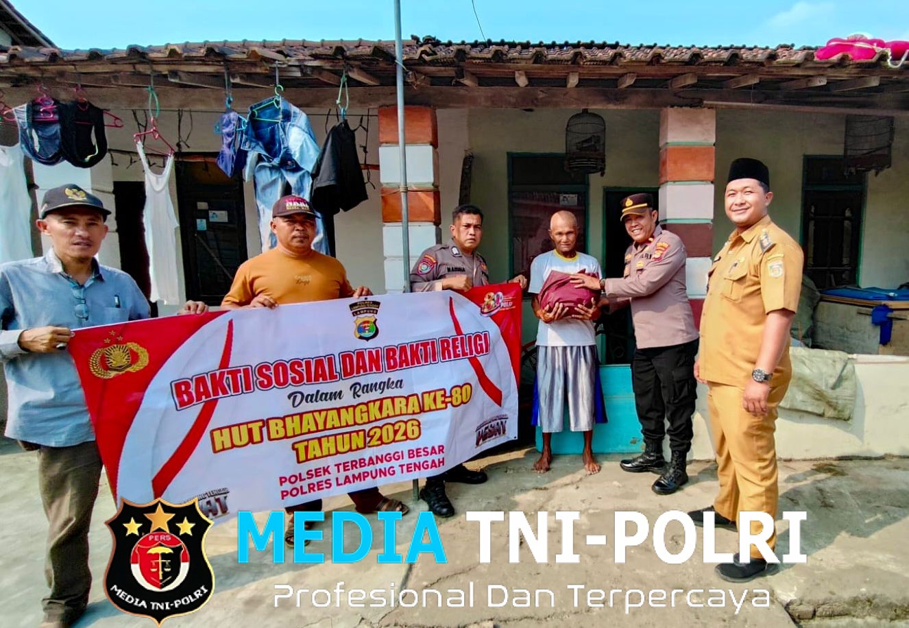 Sambut Hari Bhayangkara ke-80, Polsek Terbanggi Besar Salurkan Bantuan Sembako Kepada Warga Membutuhkan