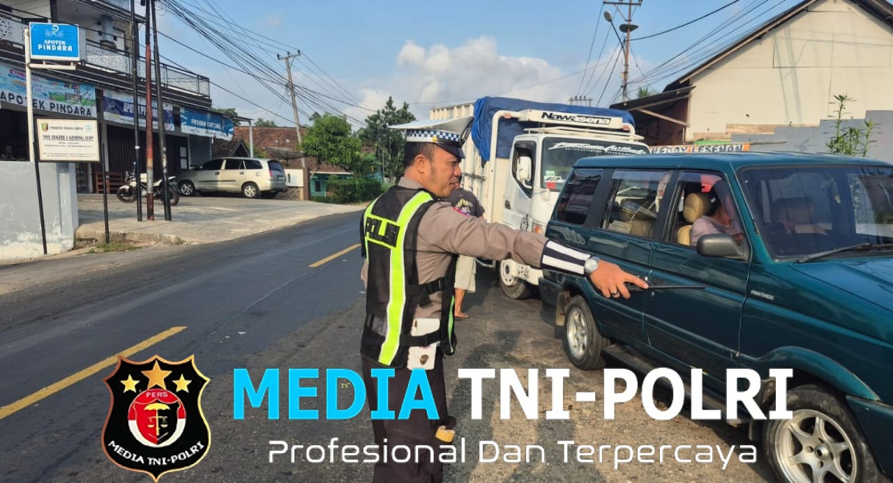 Gerak Cepat Tim Urai Satlantas Polres Tanggamus Turun Tangan di Kepadatan Antrean BBM di Jalinbar SPBU Banjar Negeri