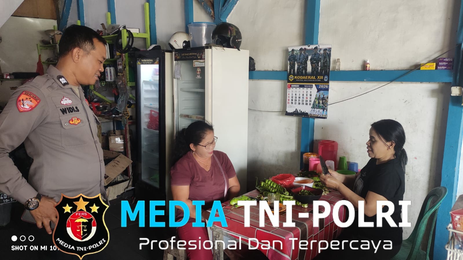 Patroli Rutin Siang Hari, Personel Polsek Menjalin Jaga Keamanan di Pasar Menjalin