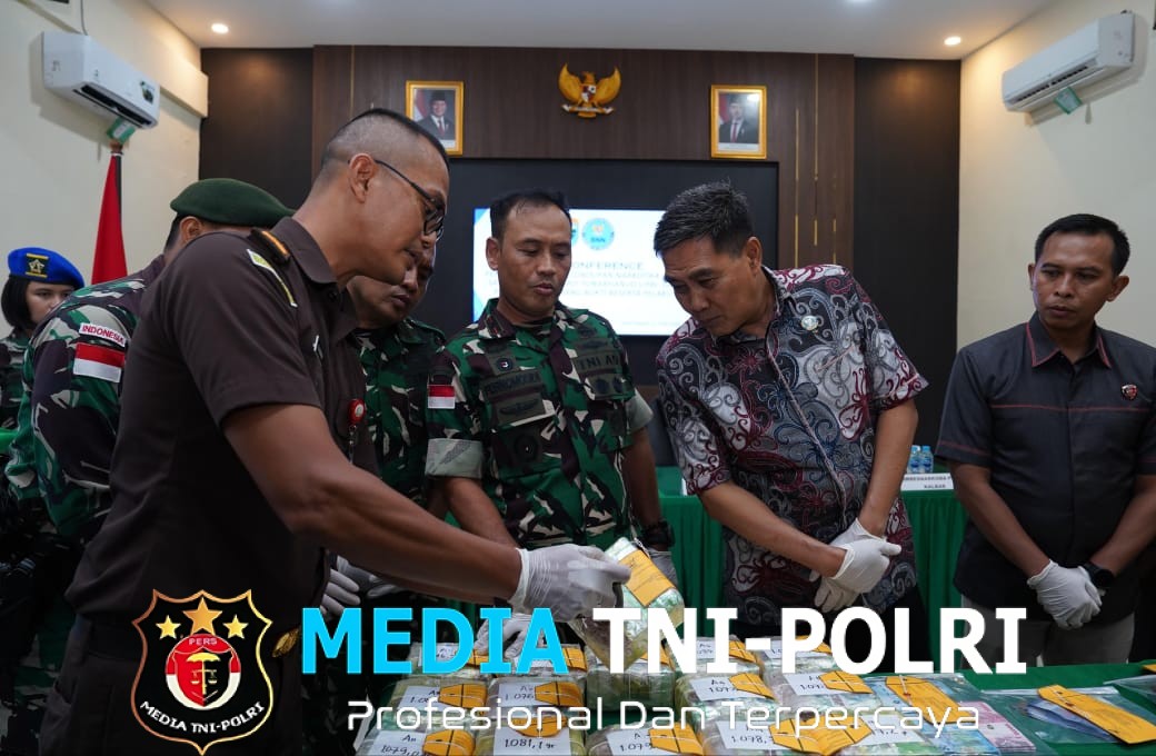 Gagalkan Peredaran Narkoba Skala Besar, Kodam XII/Tpr Amankan 21,4 Kg Sabu dan Serahkan WNA Malaysia ke BNNP Kalbar