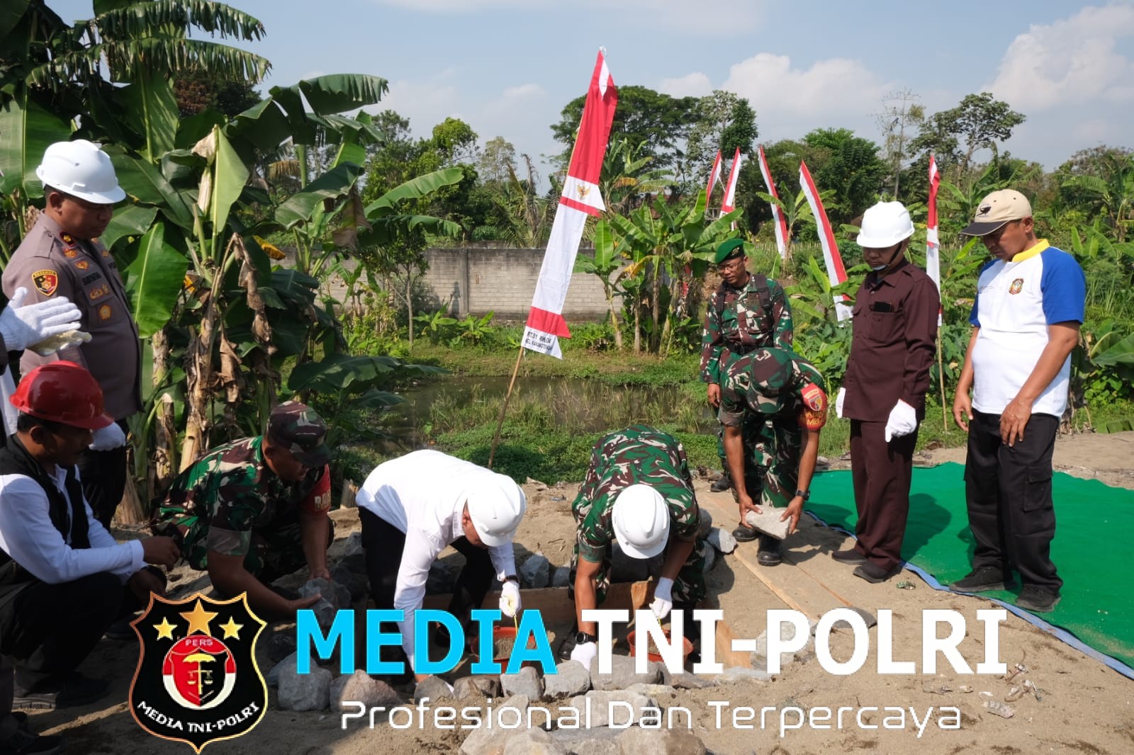 Akselerasi Pembangunan, Dandim 0808/Blitar Bersama Forkopimda Letakkan Batu Pertama Jembatan Garuda Sungai Ratu