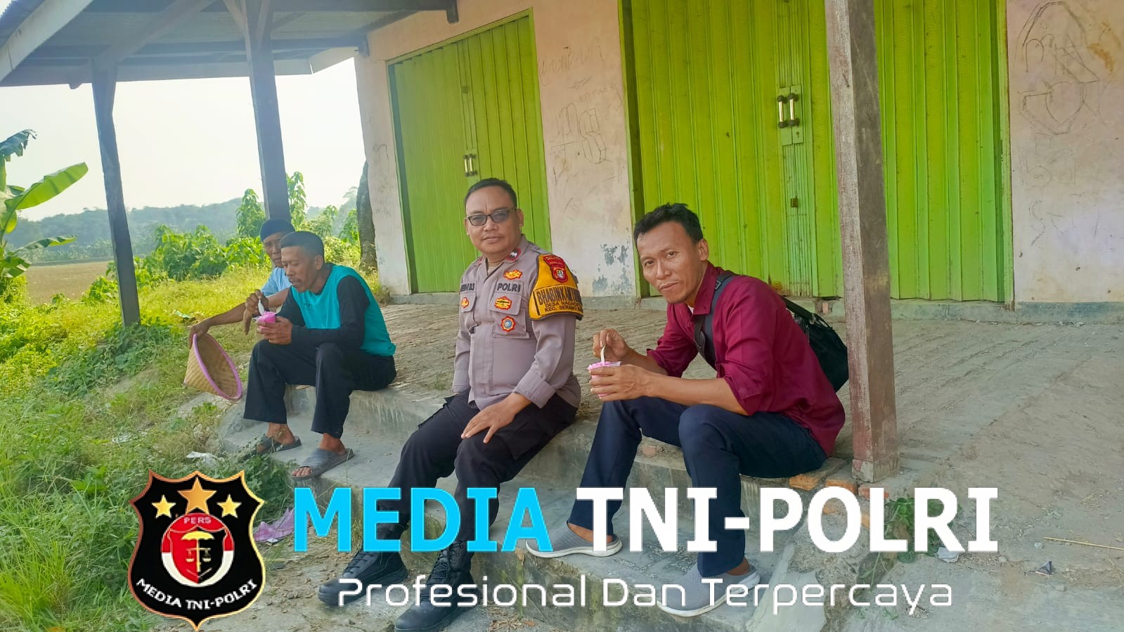 Jaga Jakarta Jaga Bekasi On The Spot di Nagacipta, Bhabinkamtibmas Ingatkan Warga Waspada Hoaks dan Penipuan Online