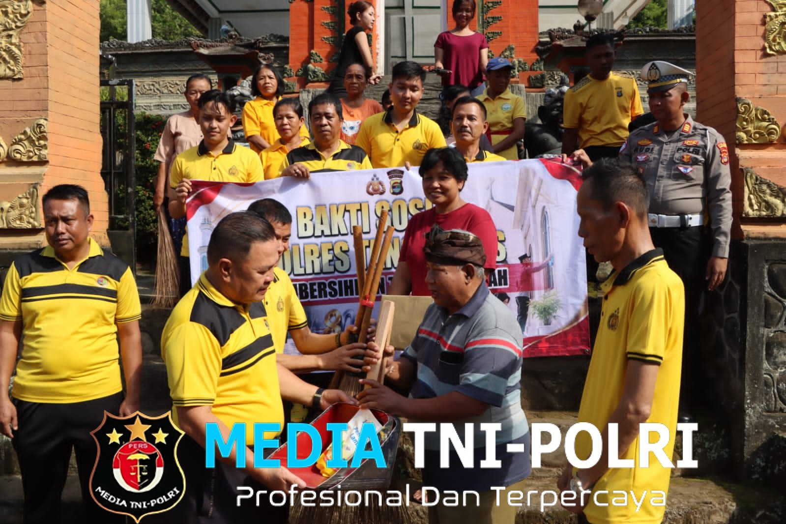 Serentak, Polres Tanggamus dan Jajaran Gelar Bakti Sosial di Tempat Ibadah Sambut Hari Bhayangkara ke-80