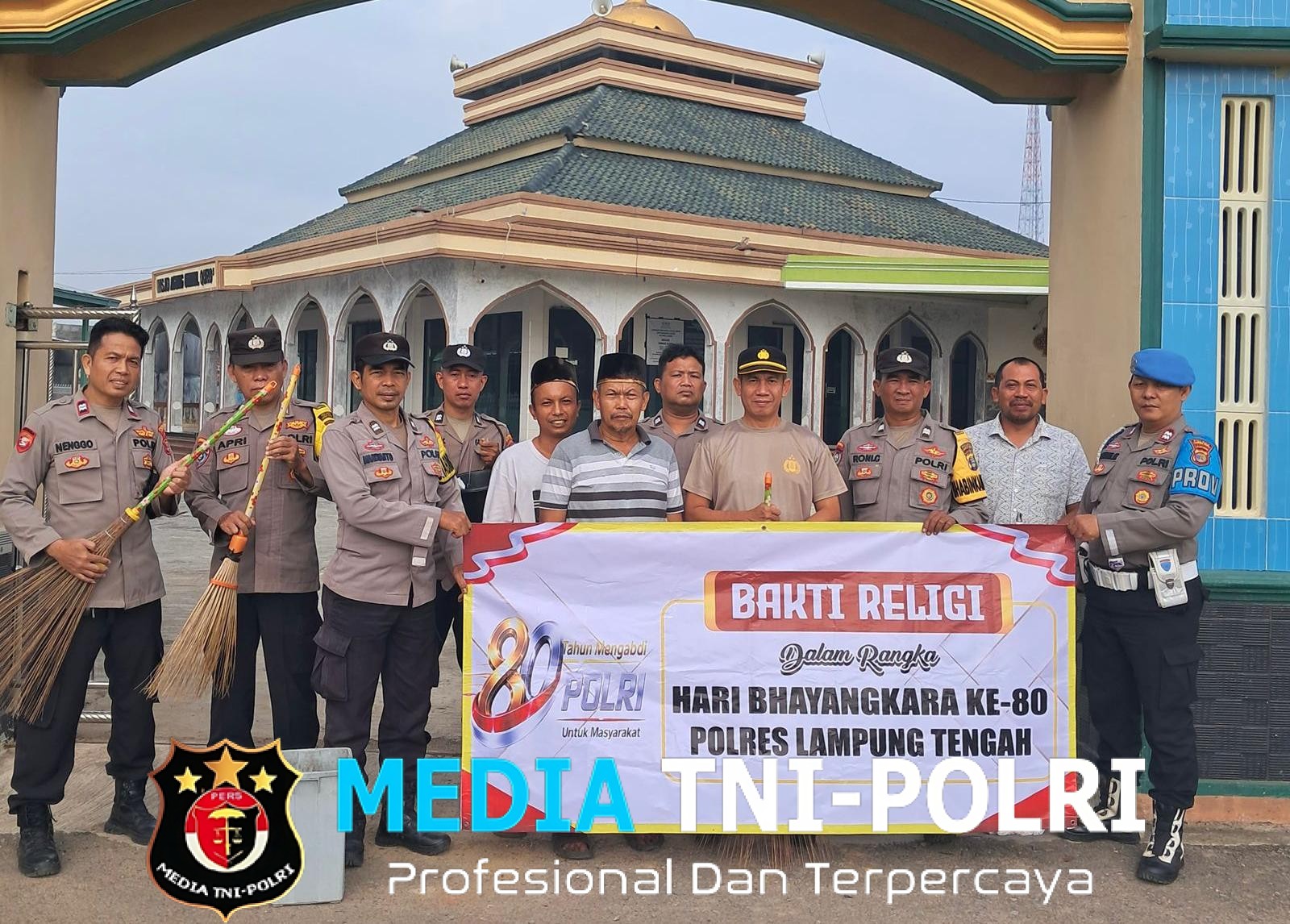 Sambut Hari Bhayangkara ke-80, Polsek Trimurjo Gelar Bakti Religi di Tempat Ibadah