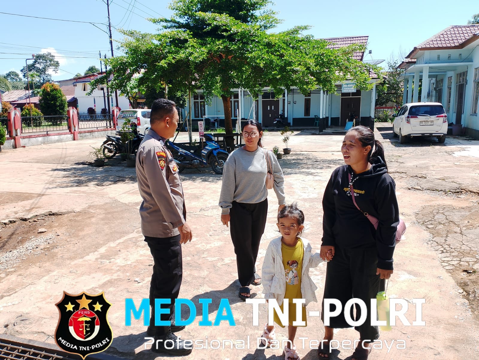 Personel Polsek Mempawah Hulu Tingkatkan Patroli Kamtibmas Siang Hari Cegah Tindak Kriminalitas