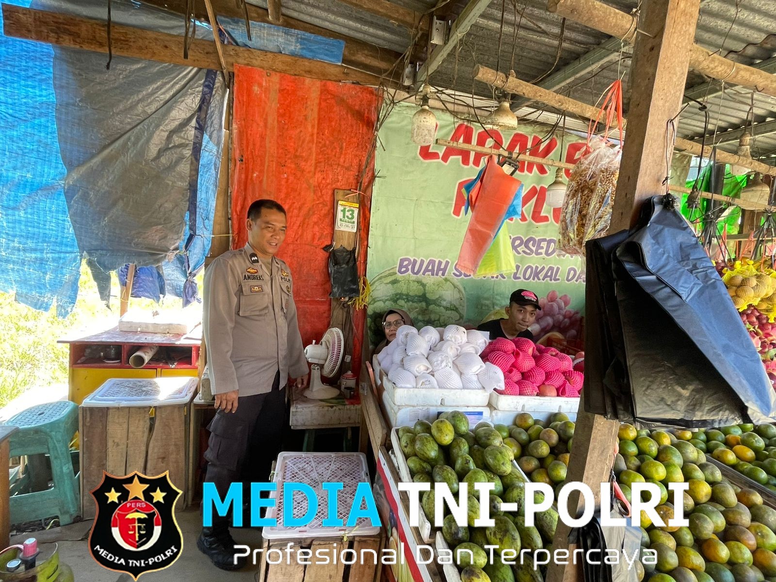 Pedagang Buah Lega Disambangi Polisi “Rasa Aman Jadi Prioritas Saat Cari Nafkah”