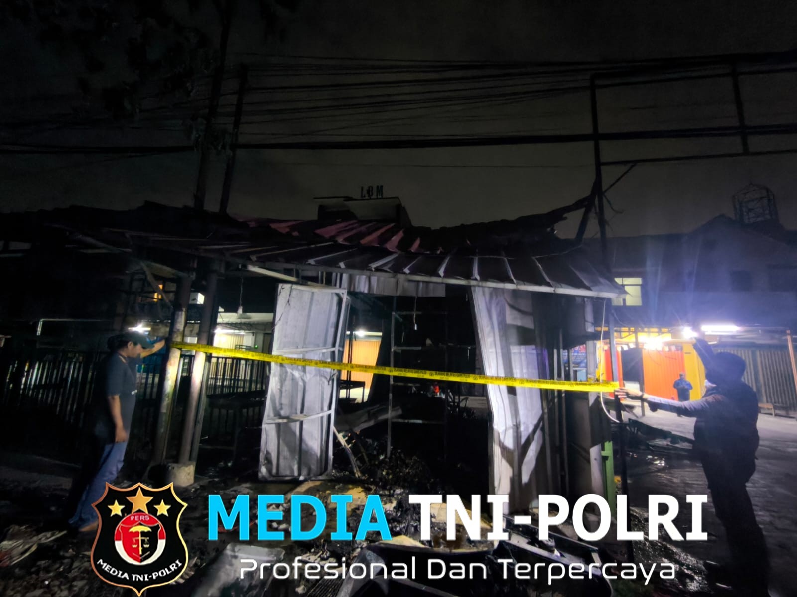Gerak Cepat Polsek Babelan Cek TKP Kebakaran Toko Grosir di Kebalen