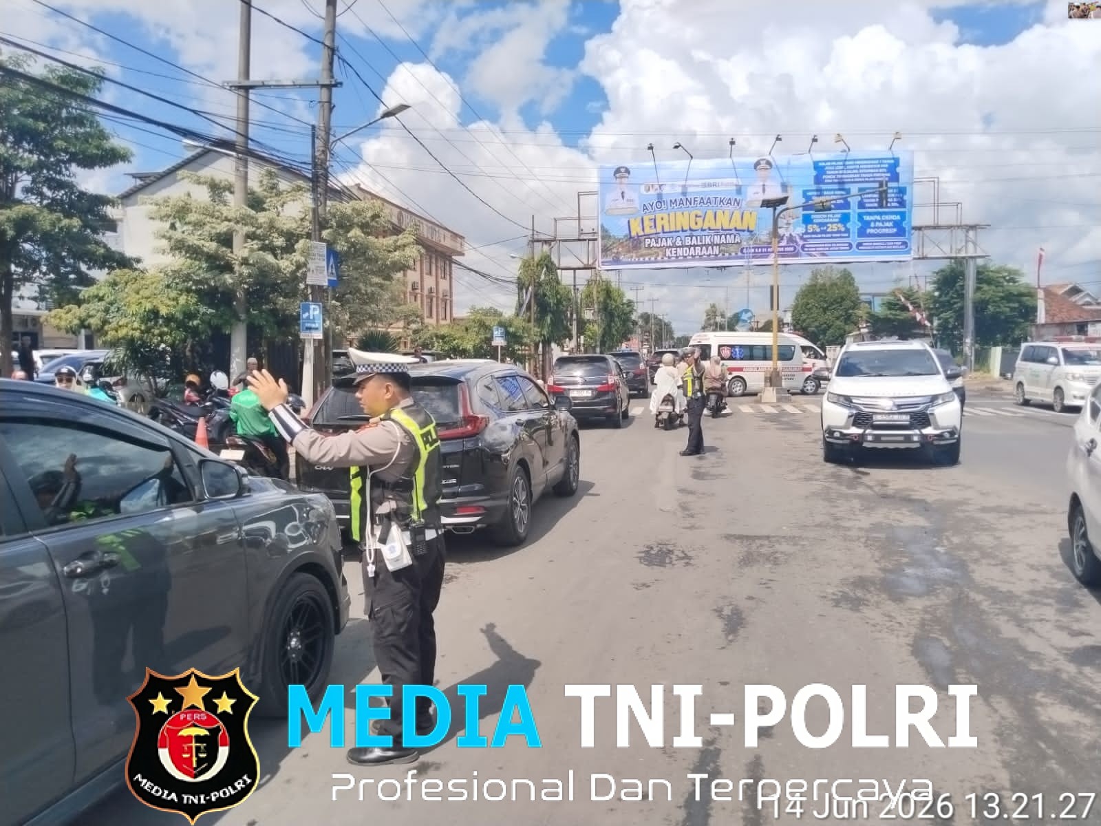 Polres Lampung Utara Laksanakan Pengamanan Parade Mighul dan Pawai Budaya HUT ke-80 Kabupaten Lampung Utara