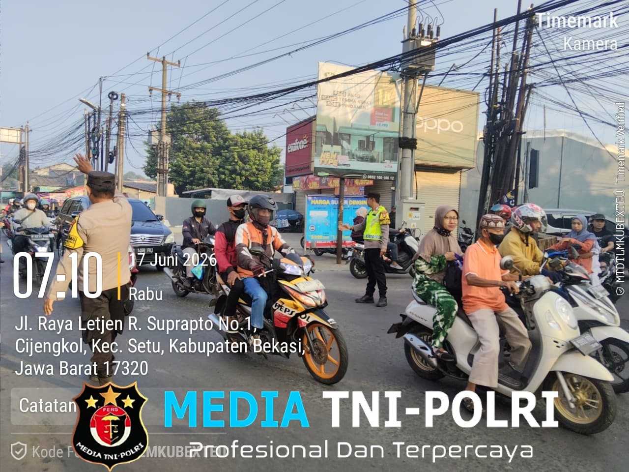 Pagi Setu Mengalir, Polisi Bantu Pelajar dan Warga Melintas dengan Aman