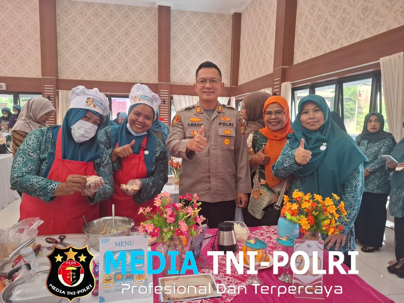 Semangat Membara di Dapur Bhayangkara Kapolsek Cikarang Pusat Bakarkan Semangat Tim PKK dalam Lomba Memasak HUT Bhayangkara ke-80