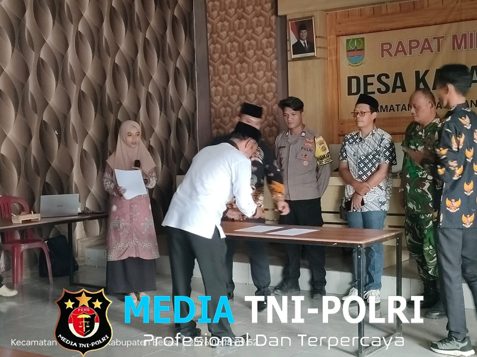 Jaga Jakarta Jaga Bekasi, Polsek Pebayuran Monitoring Pelantikan Panitia Pilkades Desa Karanghaur