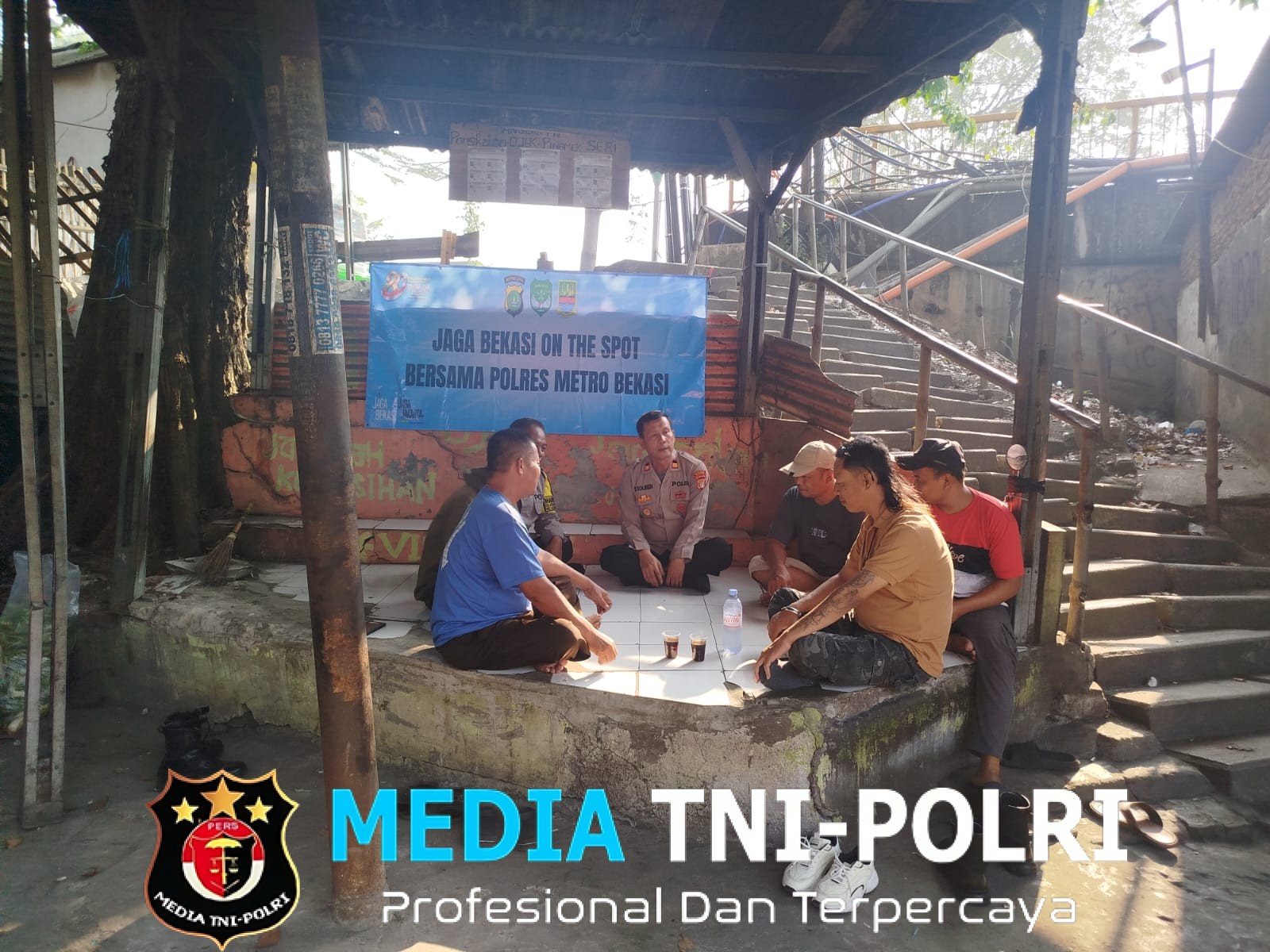 Jaga Jakarta Jaga Bekasi, Wakapolsek Kedungwaringin Sambangi Warga Kedunggede Ajak Perkuat Siskamling