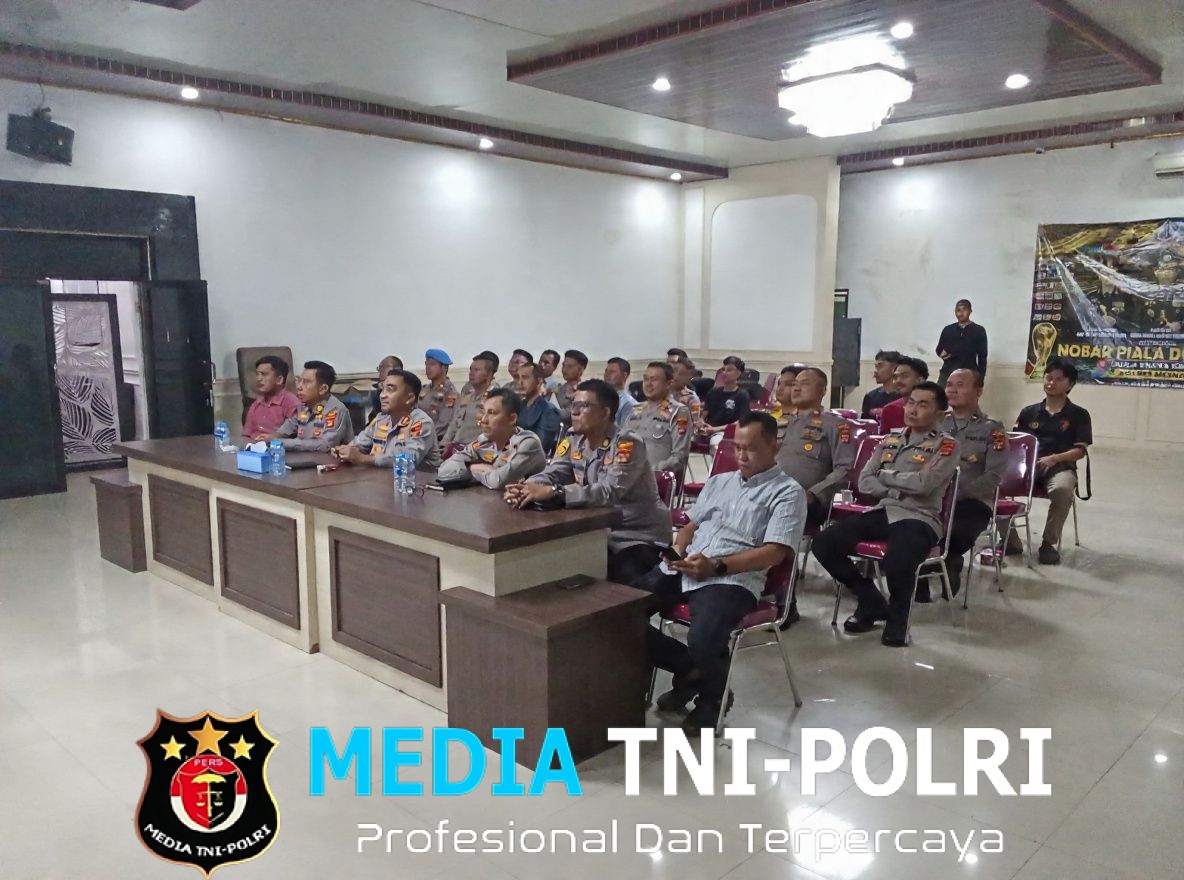 Pererat Silaturahmi, Kapolres Mesuji Bersama Warga Nobar Serentak Laga Piala Dunia