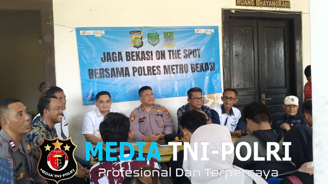 Jaga Jakarta Jaga Bekasi On The Spot, Polsek Pebayuran Perkuat Siskamling Bersama Warga Kertasari