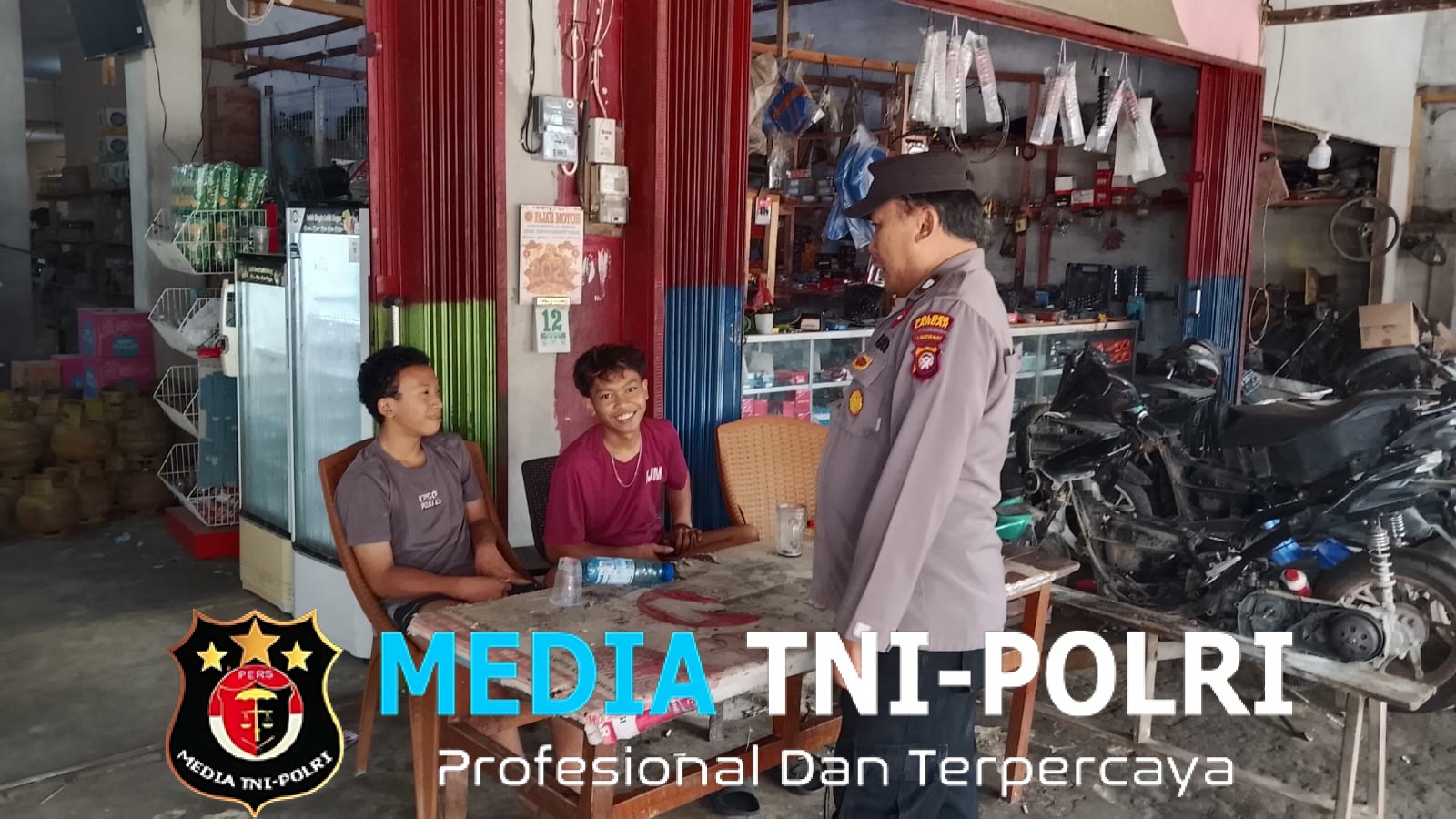 Senyum Sapa di Balik Seragam Patroli Dialogis Polsek Kuala Behe Ubah Wajah Kepolisian Jadi Lebih Akrab
