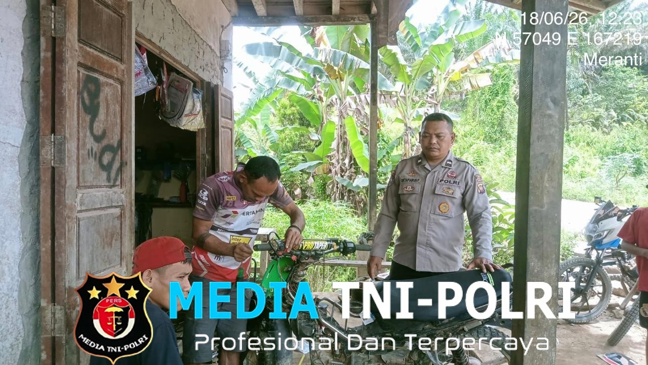 Warga Bengkel Sempat Kaget Lihat Polisi Datang, Tapi Endingnya Bikin Adem!