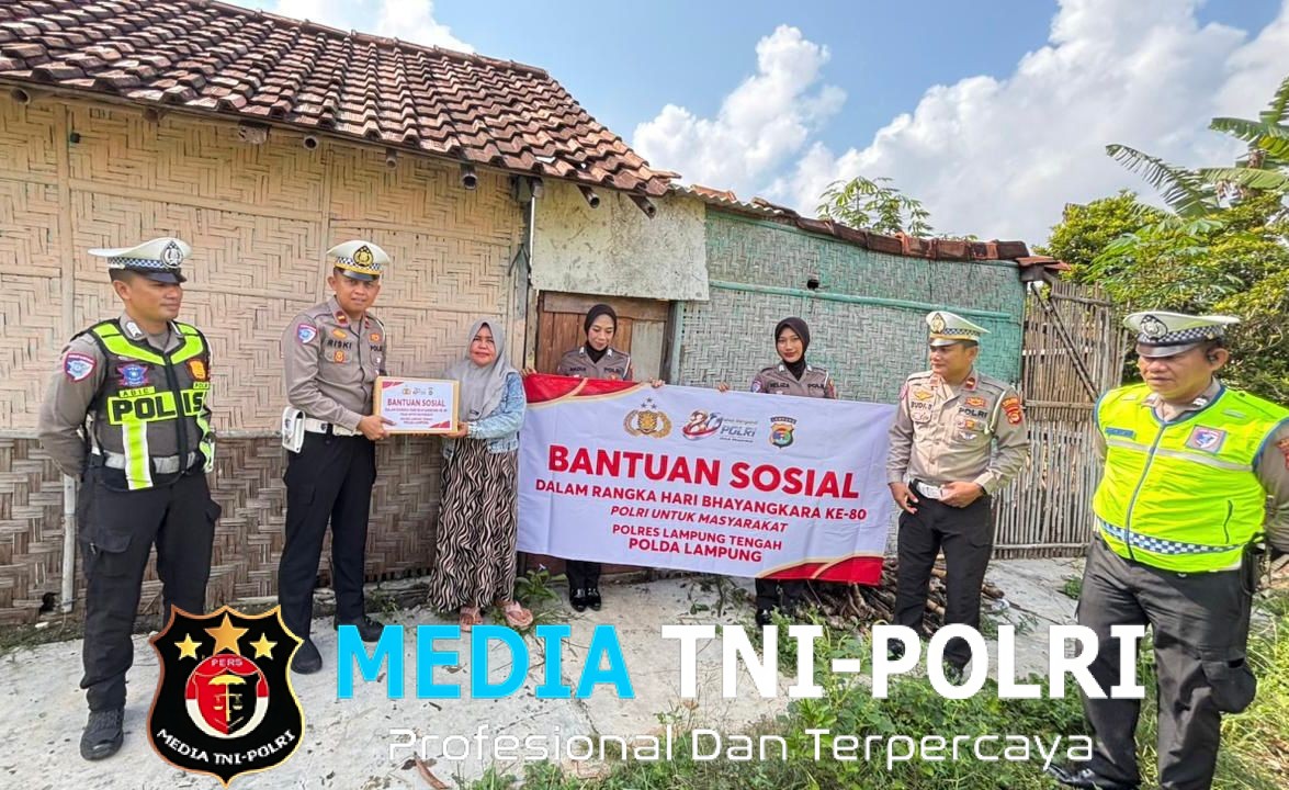 Sambut Hari Bhayangkara ke-80, Satlantas Polres Lampung Tengah Salurkan Bantuan Sembako Door to Door kepada Warga Kurang Mampu
