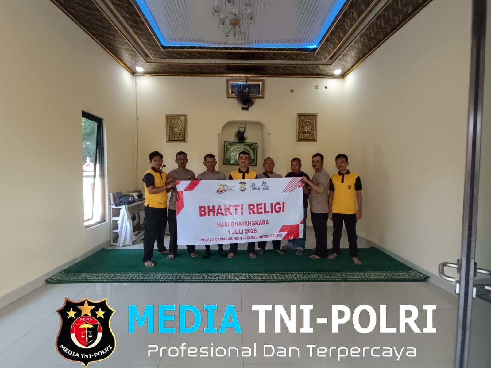 Polsek Cabangbungin Bersihkan Mushola Al-Hidayah Sambut Hari Bhayangkara ke-80
