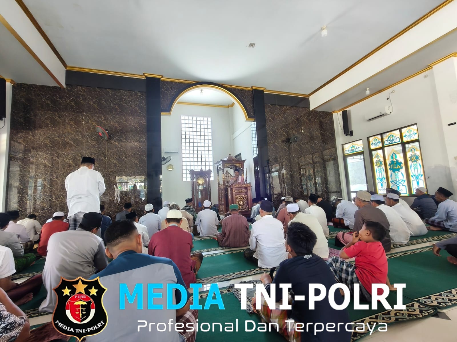 Jaga Jakarta Jaga Bekasi, Kapolsek Babelan Safari Jumat dan Perkuat Kamtibmas Bersama Jamaah Masjid Daruttaqwa